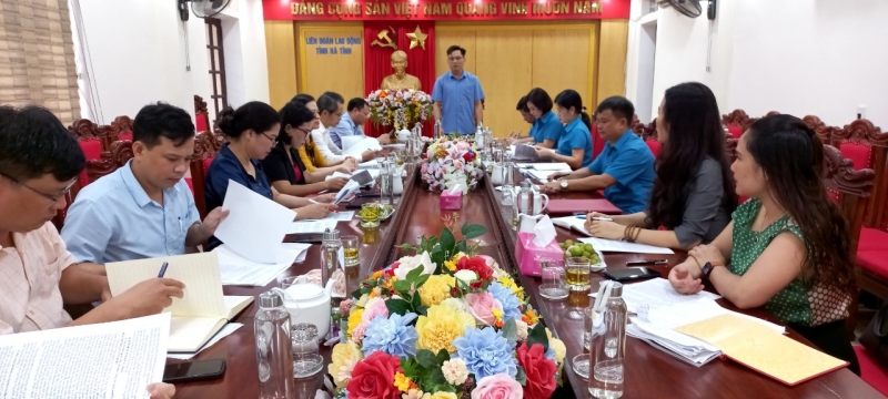Đoàn giám sát Nghị quyết 07-NQ/TU làm việc tại Liên đoàn Lao động tỉnh